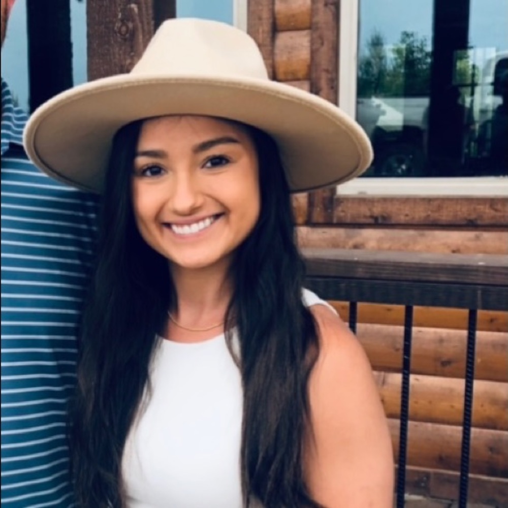 Meet your Posher, Alyssa
